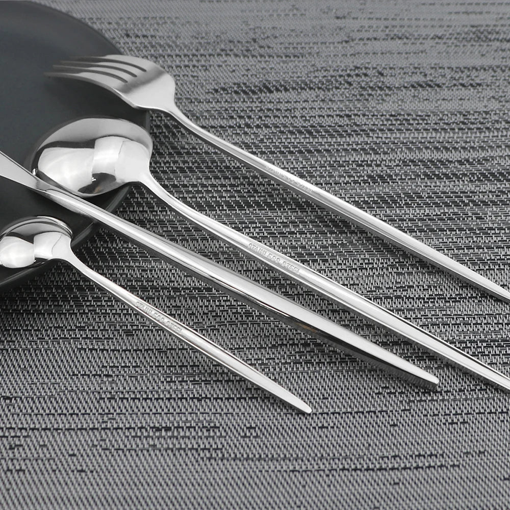 Set Posate 24 pezzi Manico Nero con Finitura Oro | Coltelli, Forchette, Cucchiai in Acciaio Inox | Completo per Cucina e Tavola